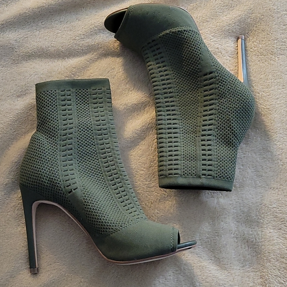*****SOLD*****  Steve Madden sock heels